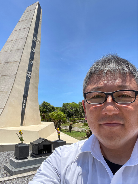 「立山の塔」の前で